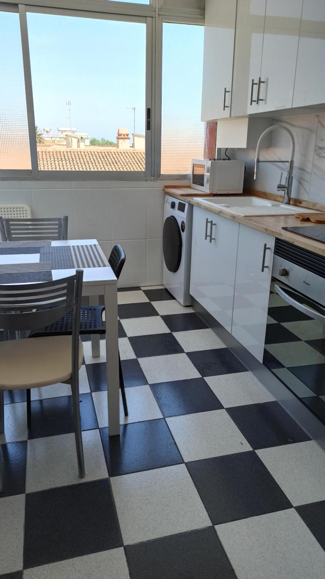 Apartamento En El Cabanyal Enfrente De La Marina Real