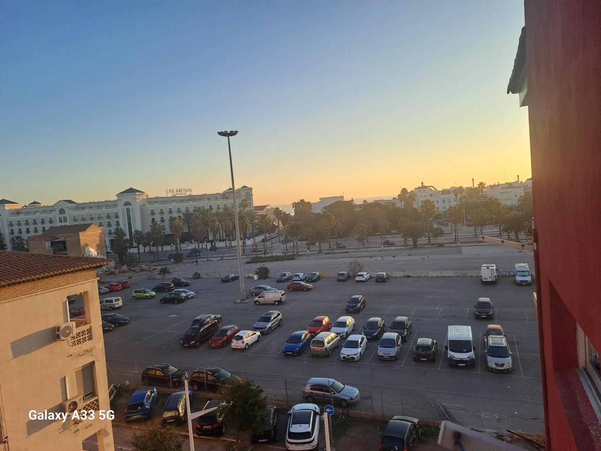 En El Cabanyal Enfrente De La Marina Real Apartamento Valencia