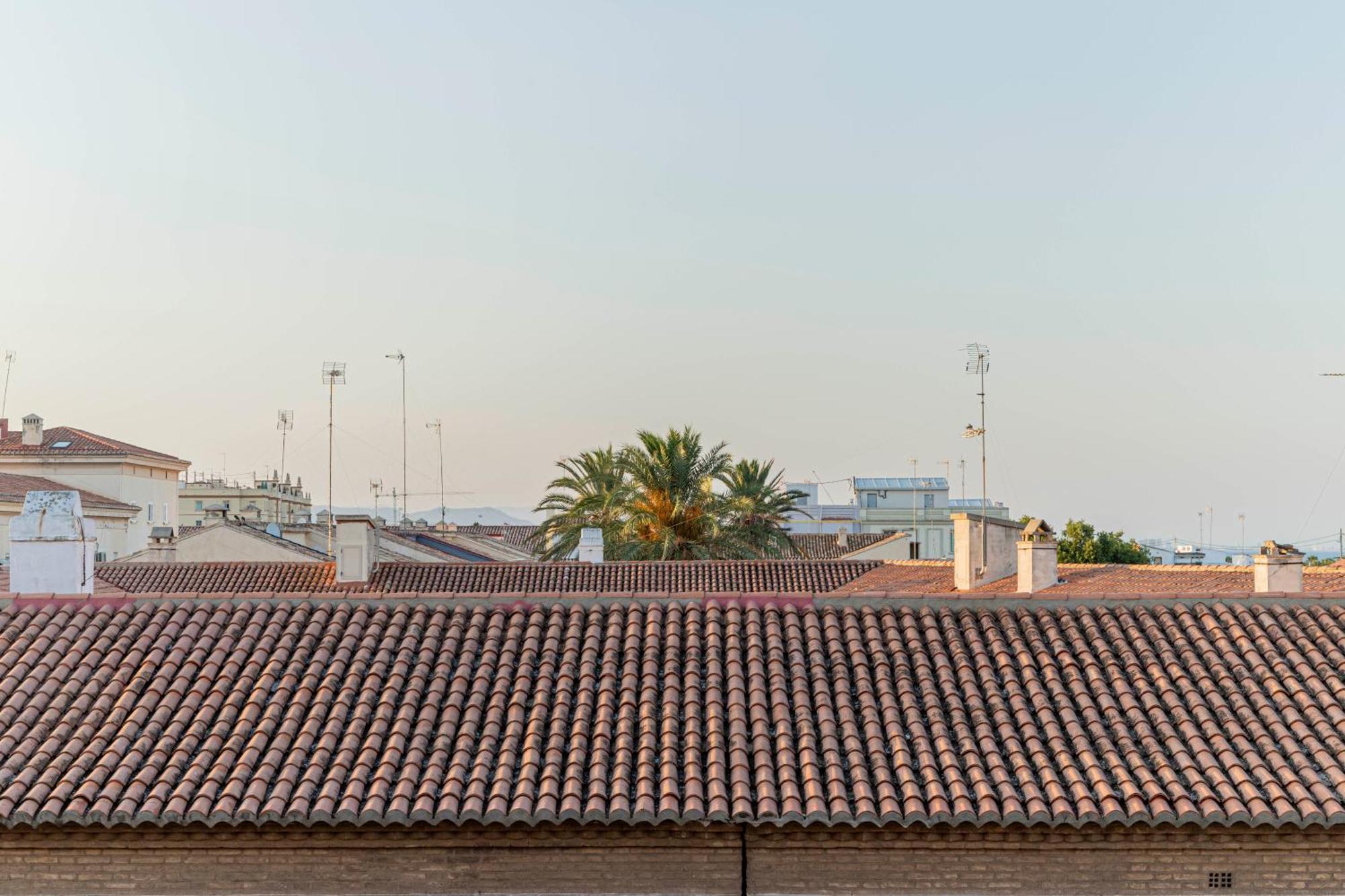 Appartement En El Cabanyal Enfrente De La Marina Real *