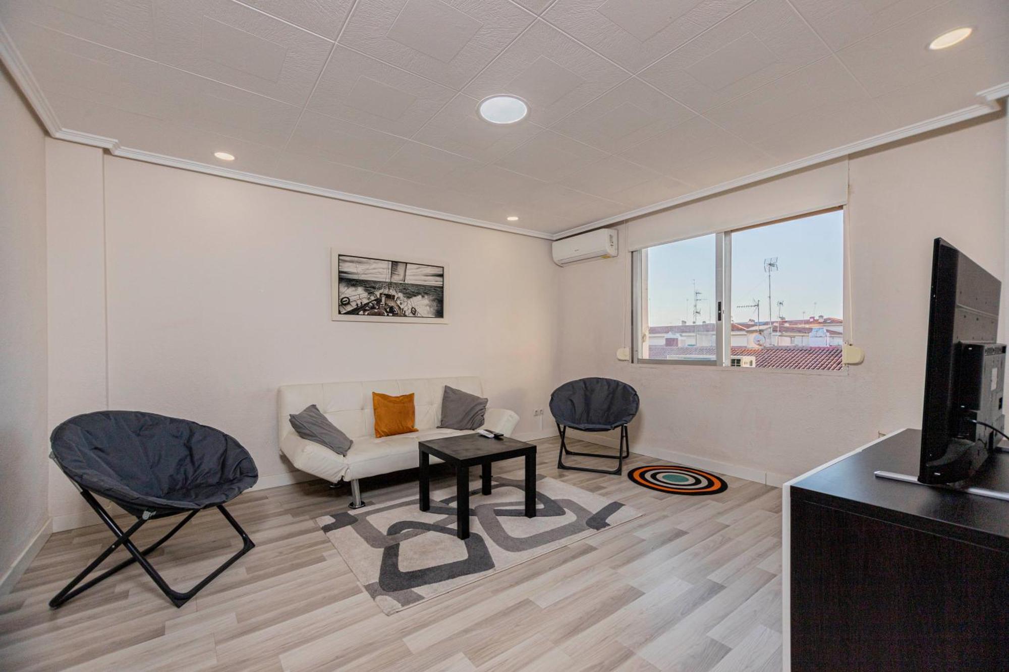 Appartement En El Cabanyal Enfrente De La Marina Real